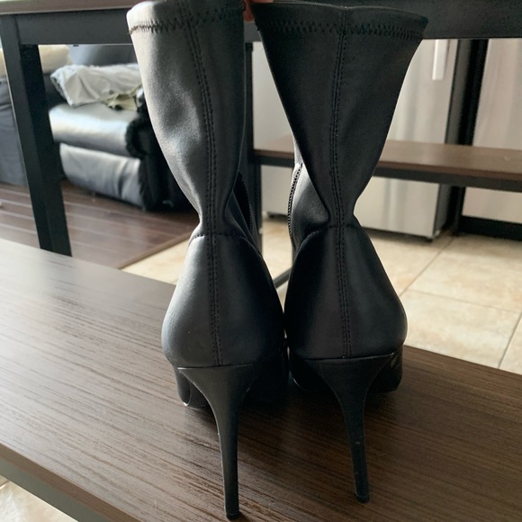 Brand new black Aldo pumps. Never worn. Size 8 - Picture 3 of 4